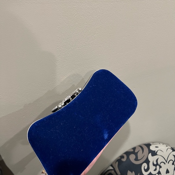 Blue velvet clutch with crystal latch - Picture 3 of 6